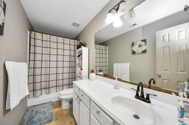 922 N Sky Drive, Houston, TX 77073