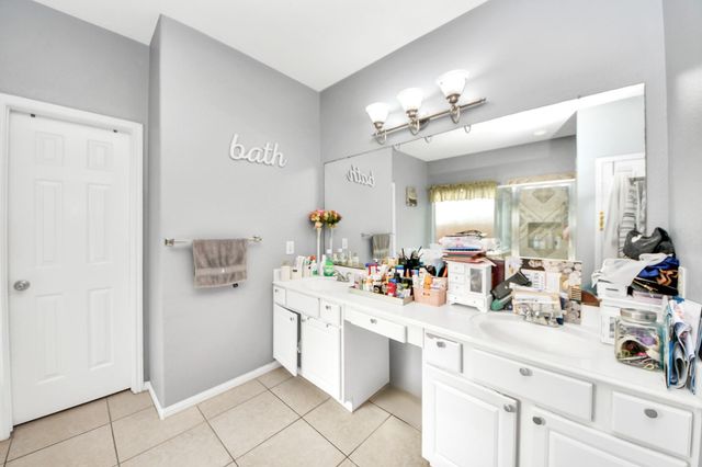 922 N Sky Drive, Houston, TX 77073