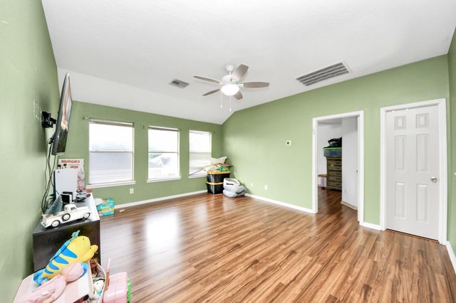 922 N Sky Drive, Houston, TX 77073