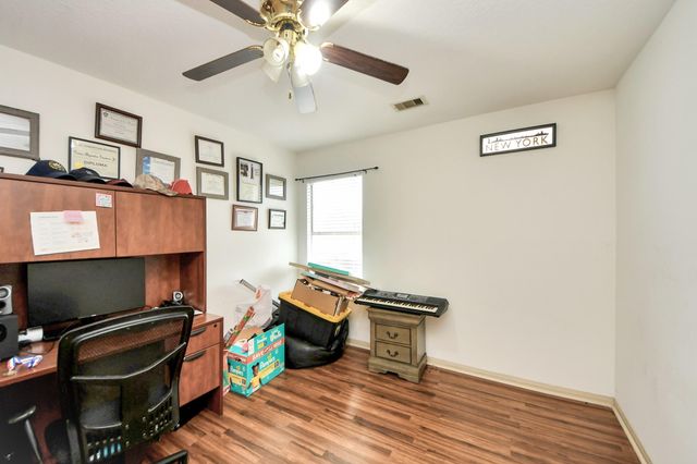 922 N Sky Drive, Houston, TX 77073