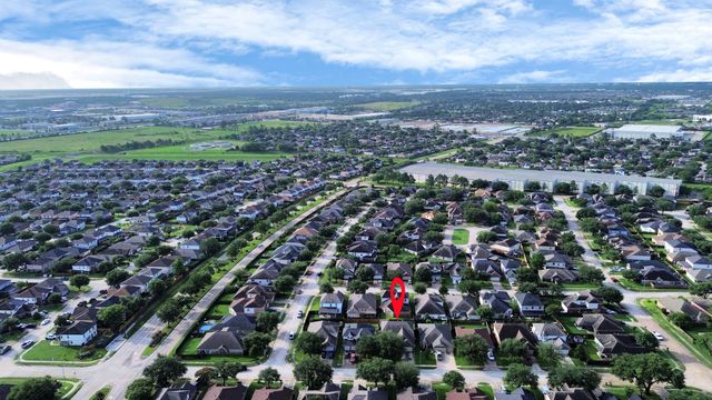 922 N Sky Drive, Houston, TX 77073