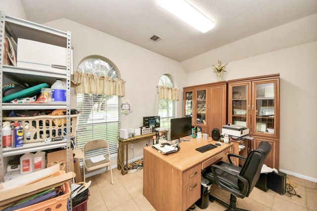 922 N Sky Drive, Houston, TX 77073