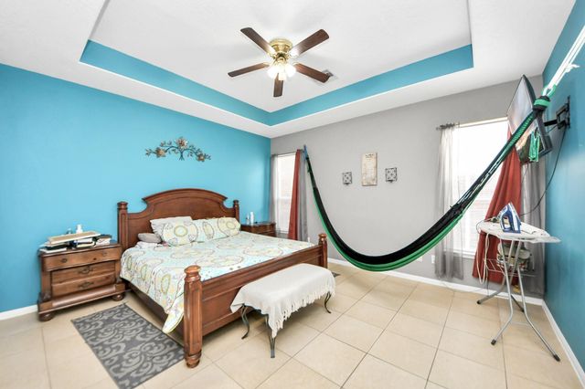 922 N Sky Drive, Houston, TX 77073