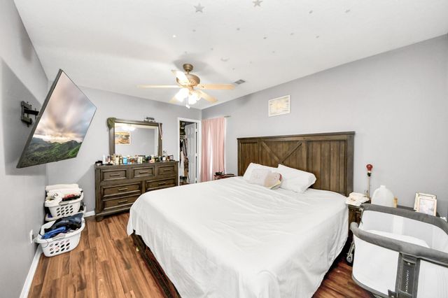 922 N Sky Drive, Houston, TX 77073