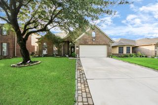 922 N Sky Drive, Houston, TX 77073
