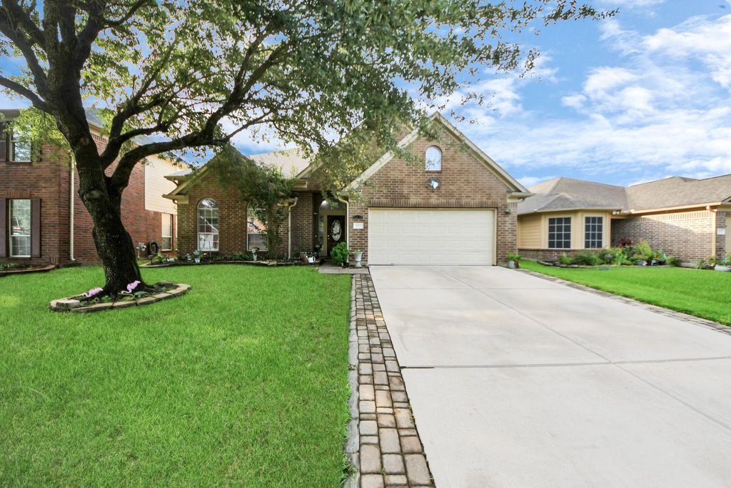922 N Sky Drive, Houston, TX 77073