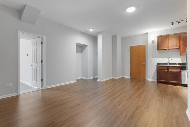 2451 W Howard Street 108, Chicago, IL 60645