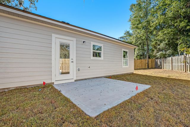 47 Shebbi Lane, Freeport, FL 32439
