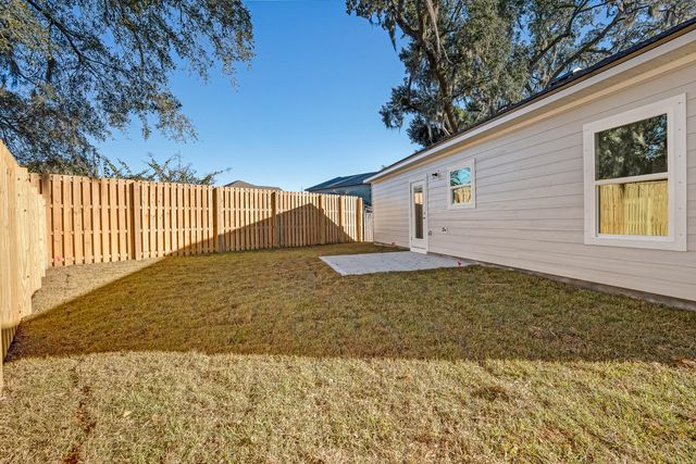 47 Shebbi Lane, Freeport, FL 32439