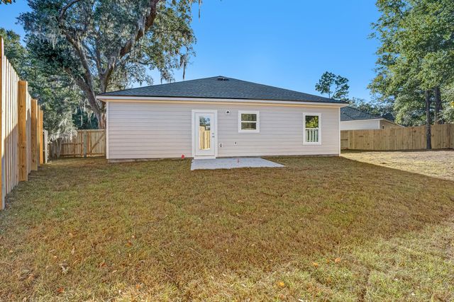 47 Shebbi Lane, Freeport, FL 32439