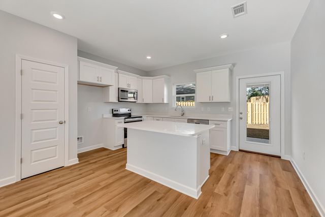 47 Shebbi Lane, Freeport, FL 32439