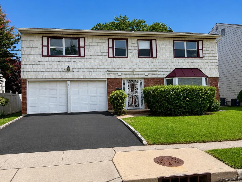 19 Valley Greens Drive, Valley Stream, NY 11581 — exterior