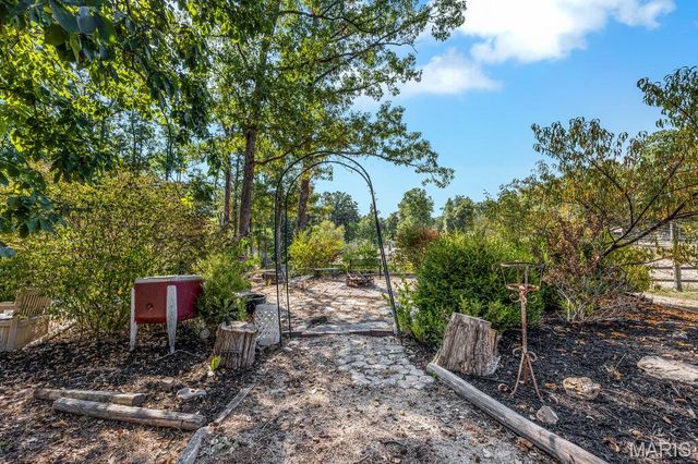 29022 Pinnacle Lake Road, New Florence, MO 63363