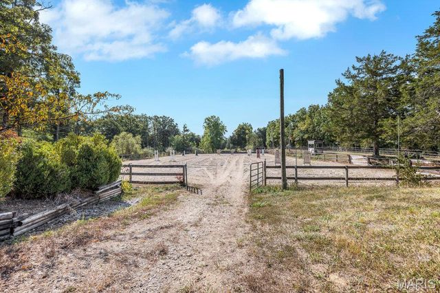 29022 Pinnacle Lake Road, New Florence, MO 63363