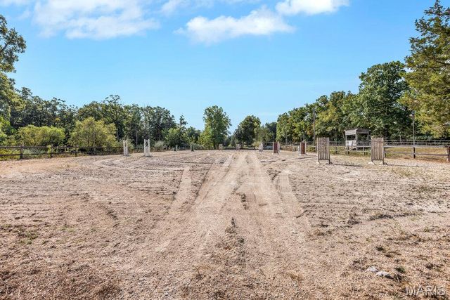 29022 Pinnacle Lake Road, New Florence, MO 63363