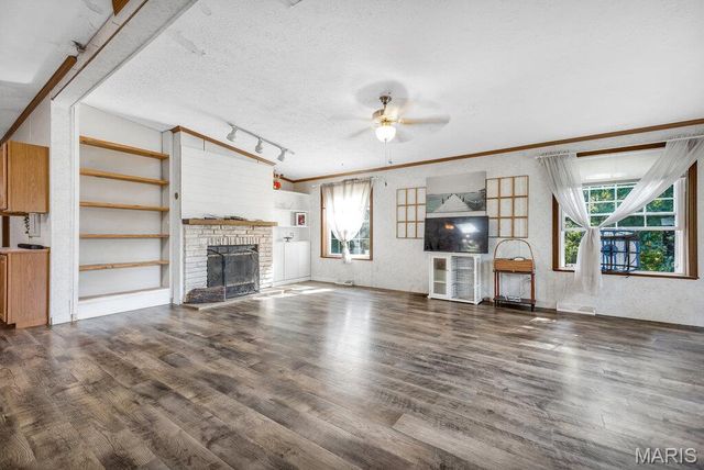 29022 Pinnacle Lake Road, New Florence, MO 63363