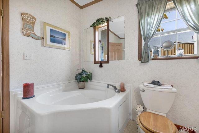 29022 Pinnacle Lake Road, New Florence, MO 63363