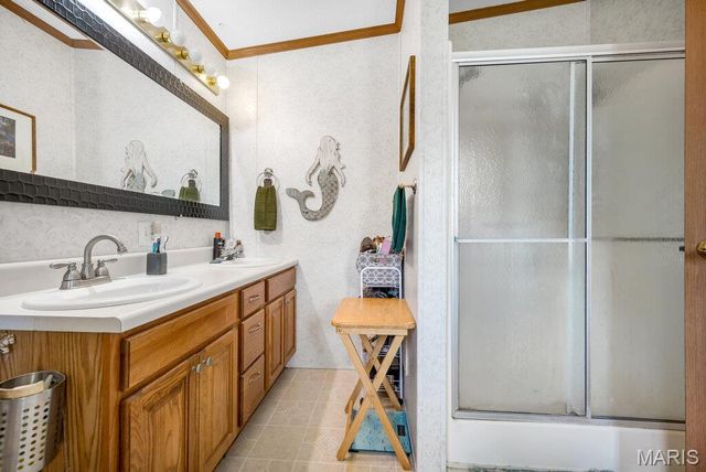 29022 Pinnacle Lake Road, New Florence, MO 63363