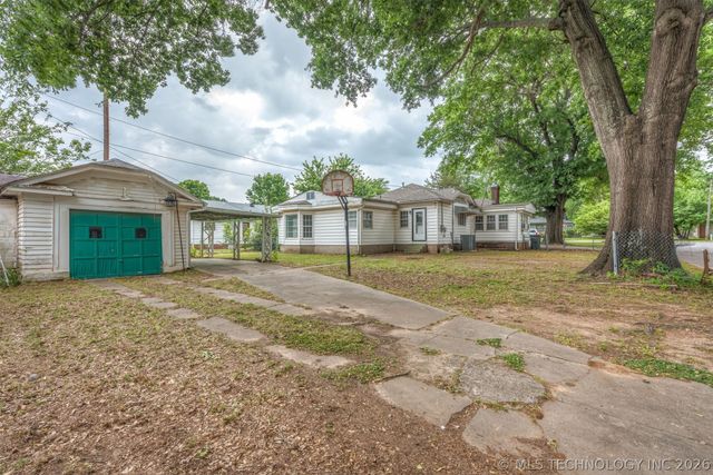 1901 E 9th Street, Okmulgee, OK 74447