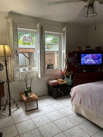 5930 SW 44th Ter, Miami, FL 33155