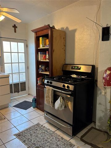 5930 SW 44th Ter, Miami, FL 33155