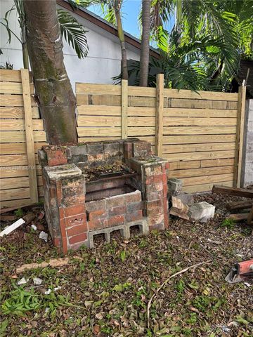5930 SW 44th Ter, Miami, FL 33155