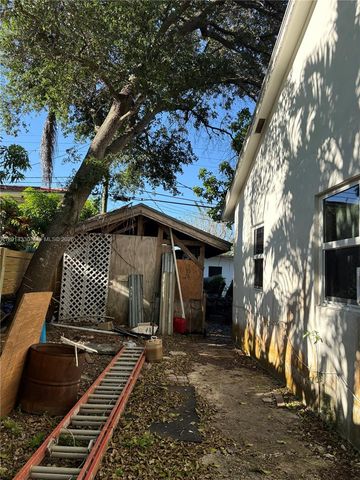 5930 SW 44th Ter, Miami, FL 33155