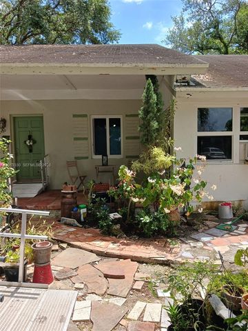 5930 SW 44th Ter, Miami, FL 33155