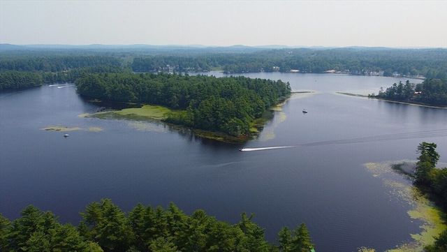 12 W Shore Park Rd, Kingston, NH 03848