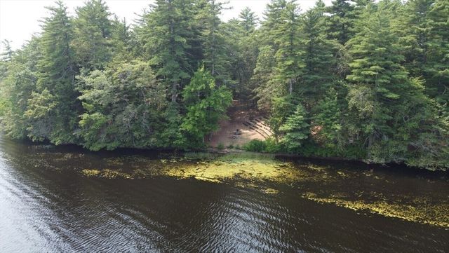 12 W Shore Park Rd, Kingston, NH 03848