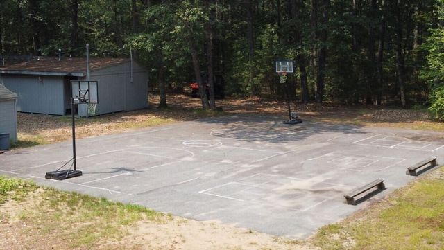 12 W Shore Park Rd, Kingston, NH 03848