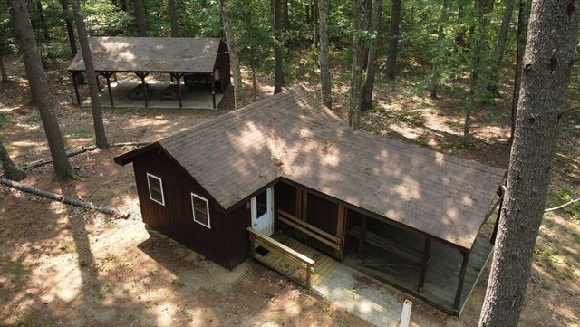 12 W Shore Park Rd, Kingston, NH 03848