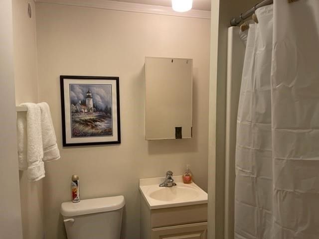 12 W Shore Park Rd, Kingston, NH 03848