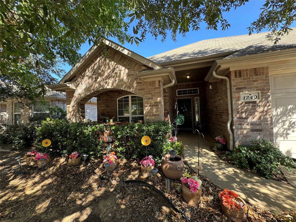 1240 Cottonwood Drive, Crowley, TX 76036 — exterior