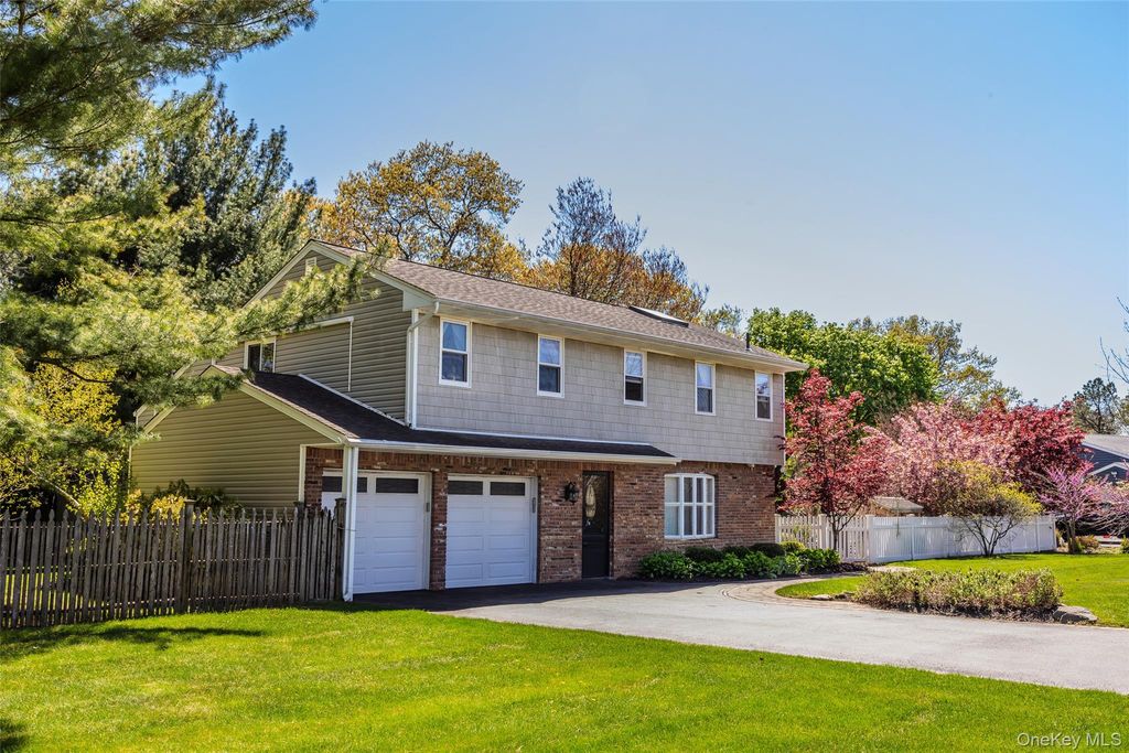 140 Tremper Street, Holbrook, NY 11741
