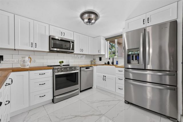 15602 SW 109th Terrace, Miami, FL 33196