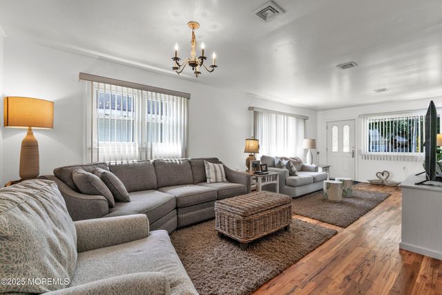 24 Mount Matterhorn Lane, Toms River, NJ 08753