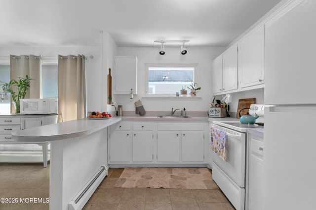 24 Mount Matterhorn Lane, Toms River, NJ 08753