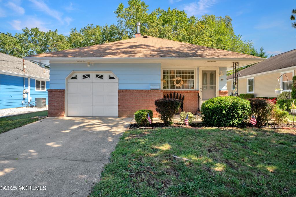 24 Mount Matterhorn Lane, Toms River, NJ 08753