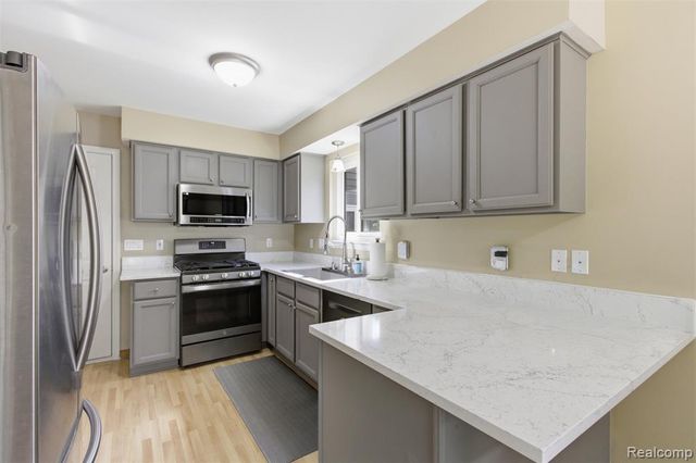 6790 Edwood Avenue, West Bloomfield, MI 48324