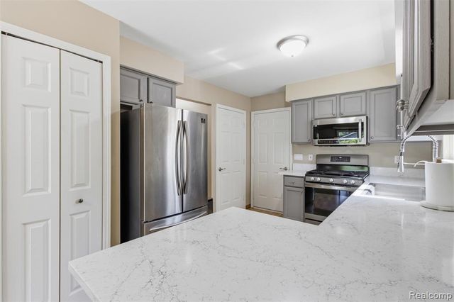6790 Edwood Avenue, West Bloomfield, MI 48324