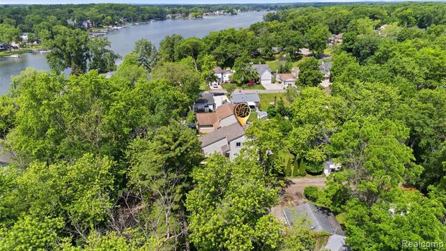6790 Edwood Avenue, West Bloomfield, MI 48324