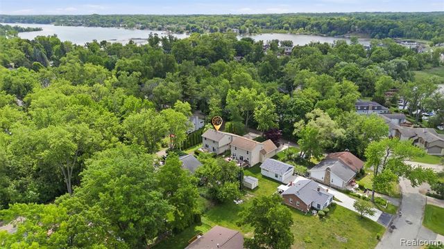 6790 Edwood Avenue, West Bloomfield, MI 48324