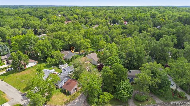 6790 Edwood Avenue, West Bloomfield, MI 48324