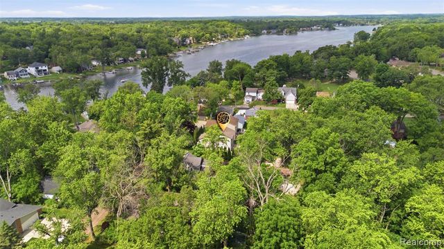 6790 Edwood Avenue, West Bloomfield, MI 48324