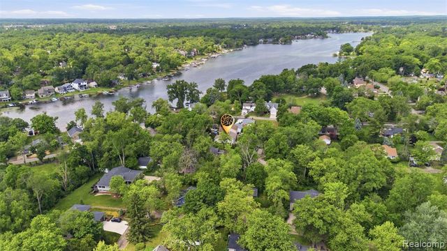 6790 Edwood Avenue, West Bloomfield, MI 48324