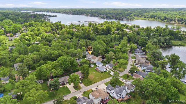 6790 Edwood Avenue, West Bloomfield, MI 48324