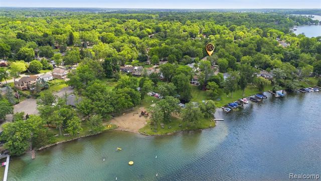 6790 Edwood Avenue, West Bloomfield, MI 48324