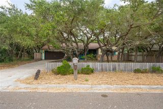 1508 N Live Oak St, Rockport, TX 78382