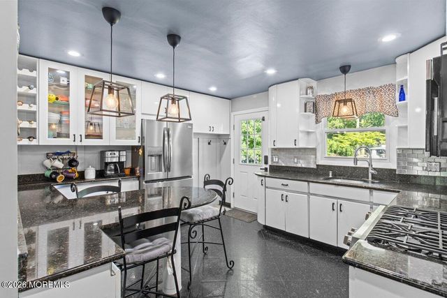 687 Hopping Road, Belford, NJ 07718